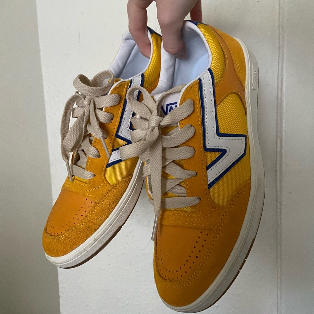 Womens Size 7 Limited Edition Serio Collection Yellow